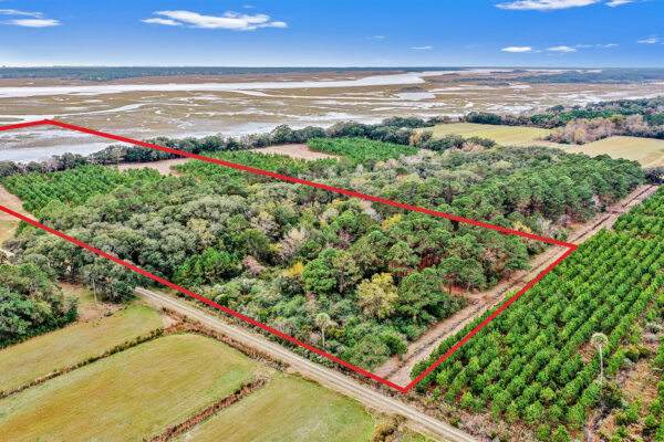 Agricultural estates on Johns Island, featuring ample homesites along the marshes of Chaplin's Creek, overlooking the Kiawah River